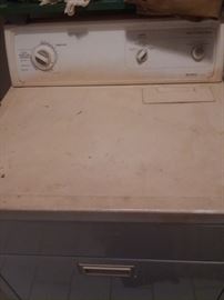 Older Kenmore clothes dryer, works fine, gas