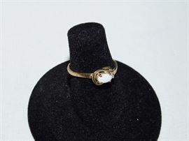 14k with a small opal