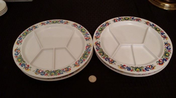 Vintage cafeteria-style plates (4).
