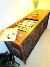 Magnavox Stereo record player and receiver from 1950 s or 60 s. Runs great . Lots of old records