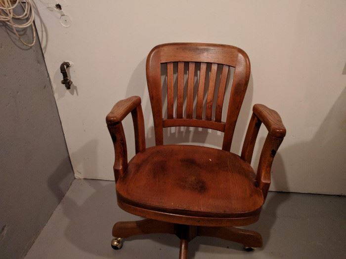 Oak, swivel office chair. Original finish.