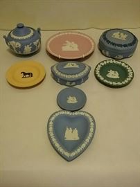 Mulicolored Wedgwood 8 Pieces