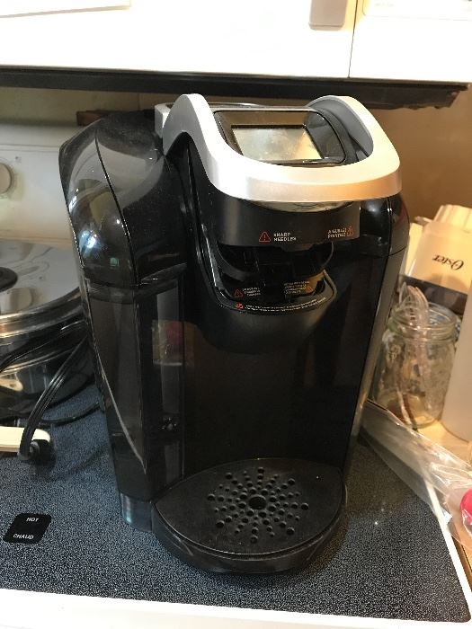 Single pod coffee maker