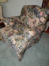 Pretty and Comfortable Chair - Floral