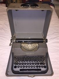  Antique underwood manual typewriter in case 