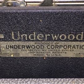  Antique underwood typewriter 
