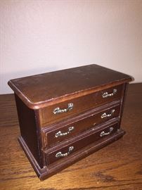  Small wooden jewelry box 