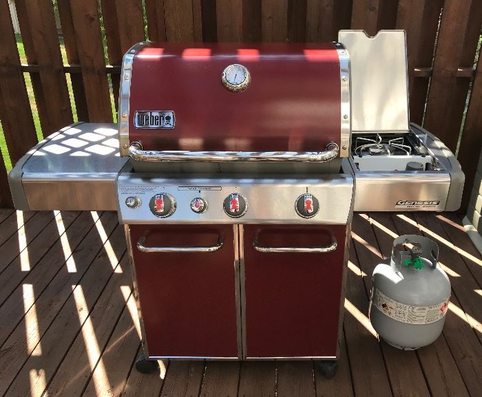 Like New Weber Genesis 300 Propane Grill w 2 full bottles/new cover & grilling accessories-PD $920 This quality unit w side burner & stainless facing