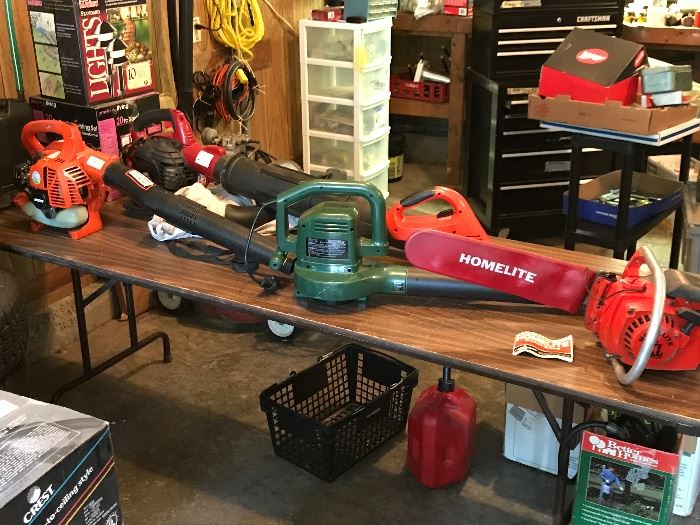 1 Craftsman/Echo gas powered blowers w attachments- 2 Black & Decker electric blowers. Vintage Homelite saw all have instruction books