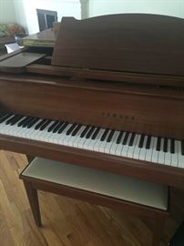 Yamaha Baby Grand - Walnut EXCELLENT CONDITION - G2 # 1178994 