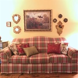 Broyhill sofa measures 91" long.