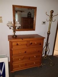 GUEST HOUSE - PINE CHEST