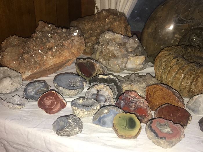 Variety of agates and Crystal quartz