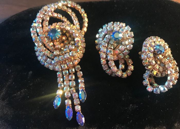 Stunning vintage rhinestone jewelry set 