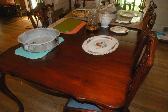 Fine Dining Room Table