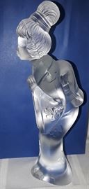 Lladro Praying Geisha - VERY RARE Name: Sculptor: Salvador Debón
Finish: Other Year Issued: 1983 Retired: 1983