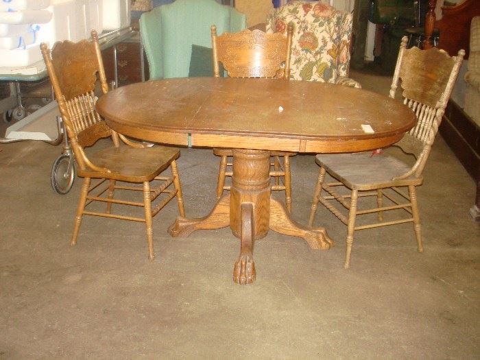 OAK TABLE & 3 CHAIRS