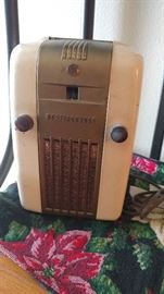 Westsinghouse vintage "Little Jewel" am radio, in working condition!