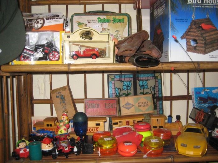 Diecat toys, metal lunchbox, pull train, others. 