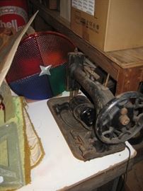 Vintage sewing machine, Christmas tree roating light (working condition). 