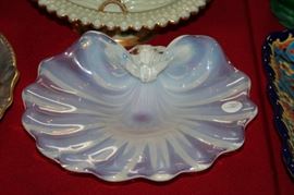 10 inch Fry art glass shell form bowl