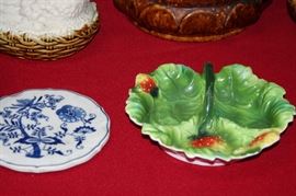 Royal Bayreuth nappy, blue onion hot plate