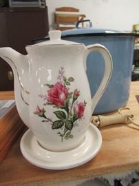 Vintage electric tea pot, china sets, misc dishware