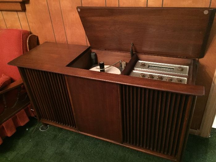 Midcentury Stereophonic console
GREAT sound