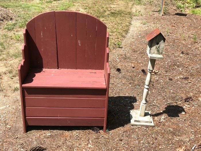 Bench and Birdhouse     http://www.ctonlineauctions.com/detail.asp?id=749486