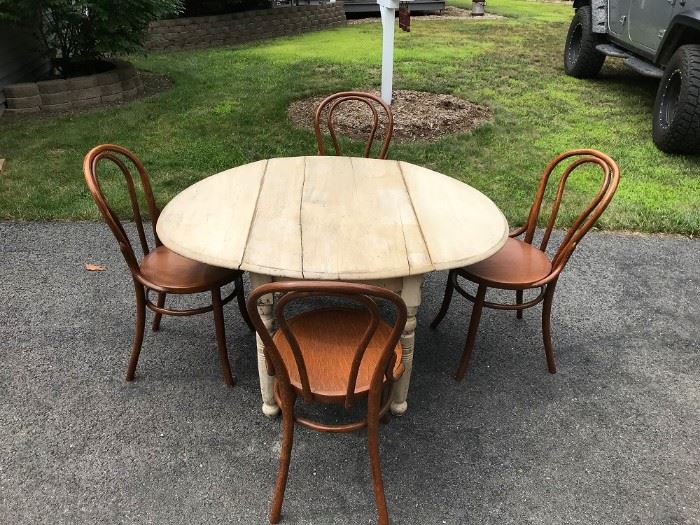 Vintage Table      http://www.ctonlineauctions.com/detail.asp?id=749538