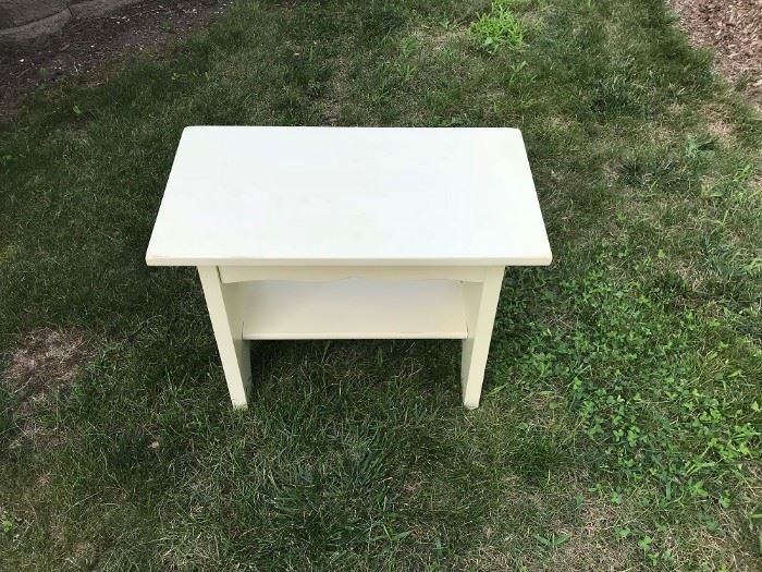 Small Table          http://www.ctonlineauctions.com/detail.asp?id=749532