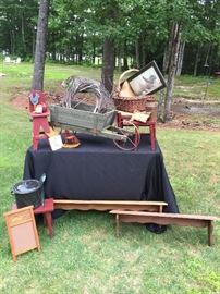 Washboard, Soup Pot, and Decor               http://www.ctonlineauctions.com/detail.asp?id=749907