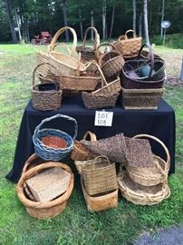  Baskets! 37 Total, Various Sizes                 http://www.ctonlineauctions.com/detail.asp?id=749928