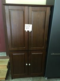 Pine TV Hutch      http://www.ctonlineauctions.com/detail.asp?id=749959