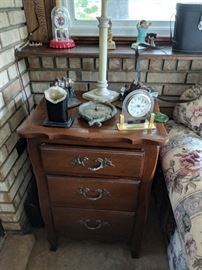 $30  small chest of drawers