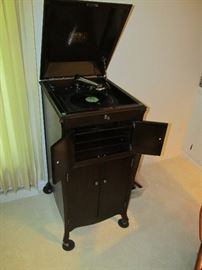 Victor model VV-XI victrola