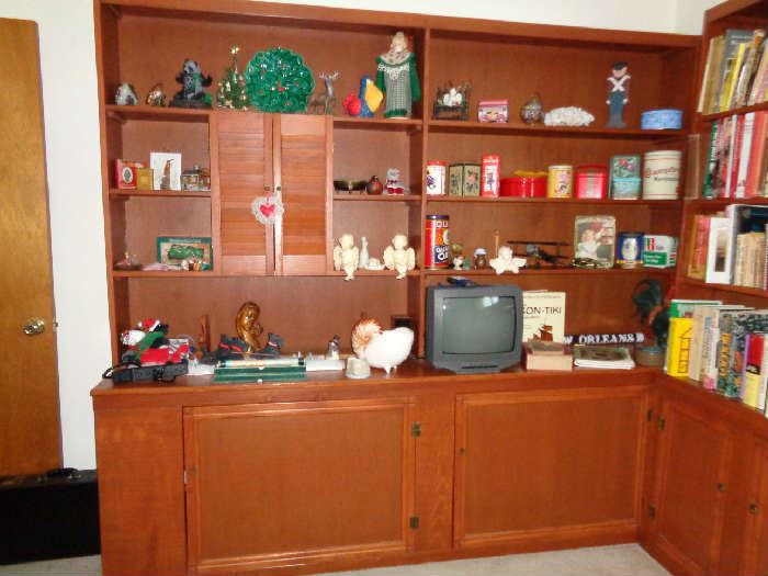 BOOKCASES, COLLECTIBLES AND BOOKS