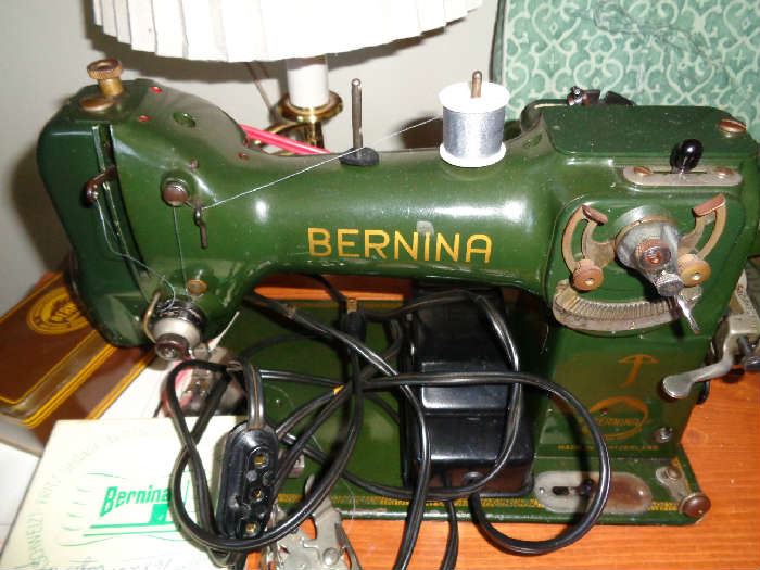 BERNINA SEWING MACHINE (WORKS)