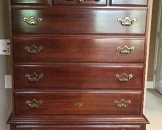 Thomasville Cherrywood Highboy Chest of drawers 
40.25w x 18d x 82.5h