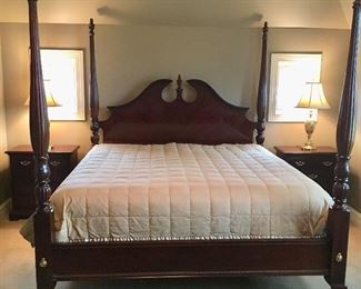 Thomasville Cherrywood King Poster Bed Frame
81.5w x 90L x 86h