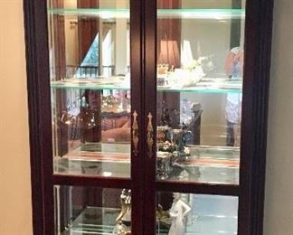 Thomasville Curio Cabinet
With 4 glass shelves & Base
40w x 14d x 82h