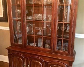 Thomasville Cherrywood 2 piece China Hutch with 3 glass insert shelves & Base
60w x 18d x 81h 