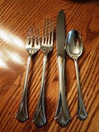 Lunt Golden Regency Shell service for 12