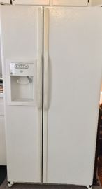 GE side by side refrigerator/freezer