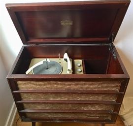 RCA Victor turn table console