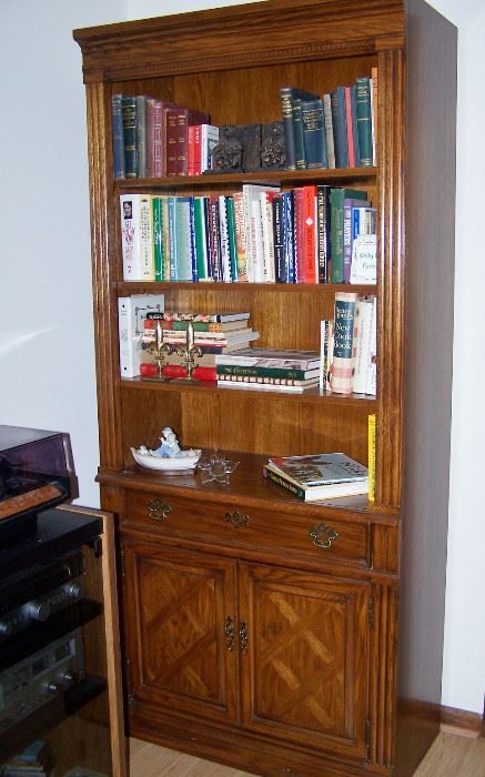 Thomasville - Nice Solid Wood Bookshelf/Cabinet