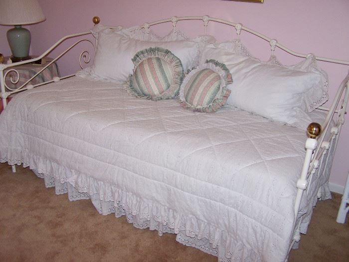 Beautiful White Iron Day Bed with Trundle underneath