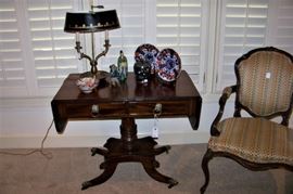 Federal table, 2 drawers