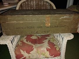 ANTIQUE WOODEN WHEELWRIGHT/CARPENTER'S TOOL BOX MILITARY TOOL BOX 1915