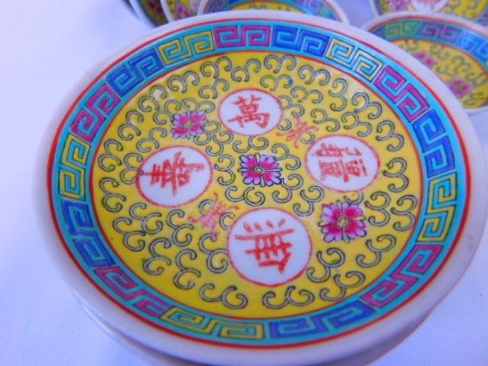 31 pieces of Mun Shon Longevity Famile Rose porcelain rice bowls etc from 2" diameter to 5" diameter.